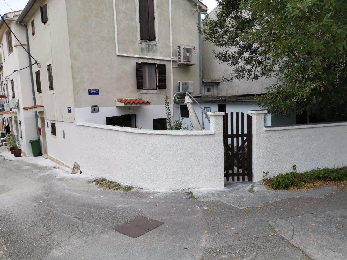 Guest House Accommodation Rupine Premantura Exterior foto